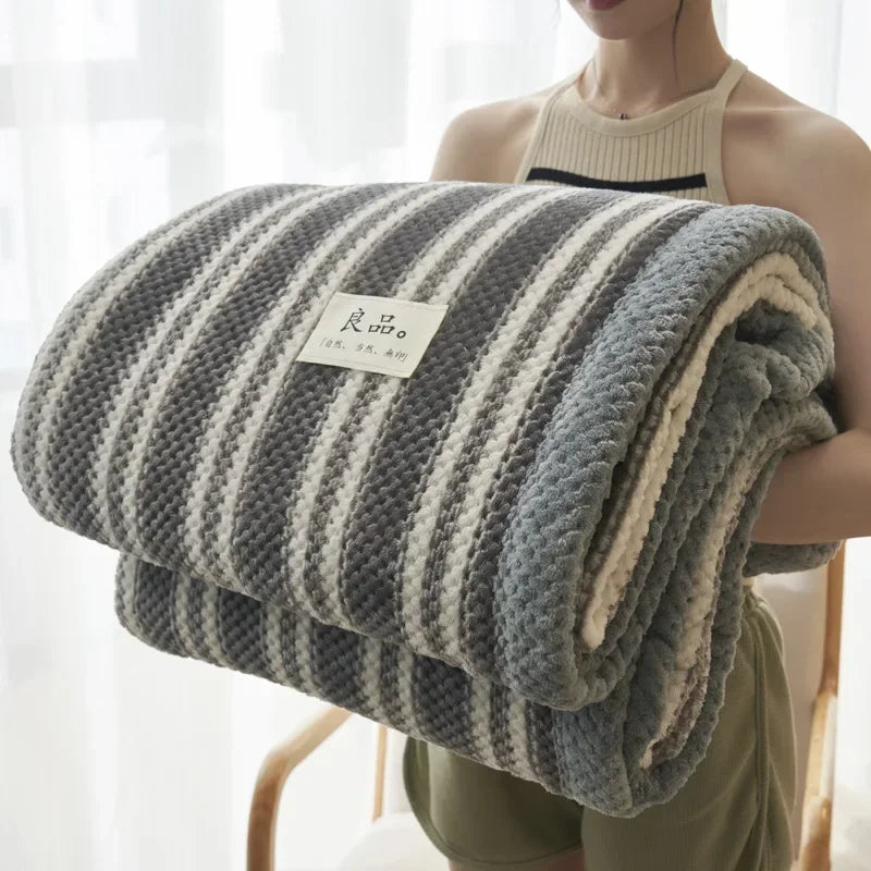 Chenilla | Strickdecke aus Chenille-Garn | Weich & Kuschelig | Handgestrickter Look