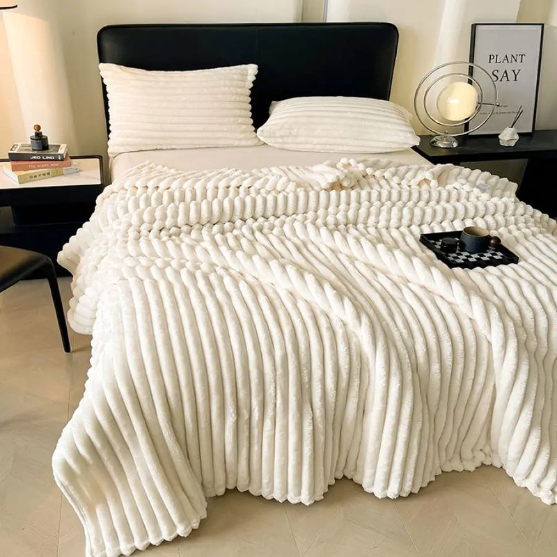 SpringLoom Kuscheldecke | Weiche Streifen-Decke für Sofa & Bett | Leicht & Warm für alle Jahreszeiten | Stilvolle Frühlingsdeko für Zuhause