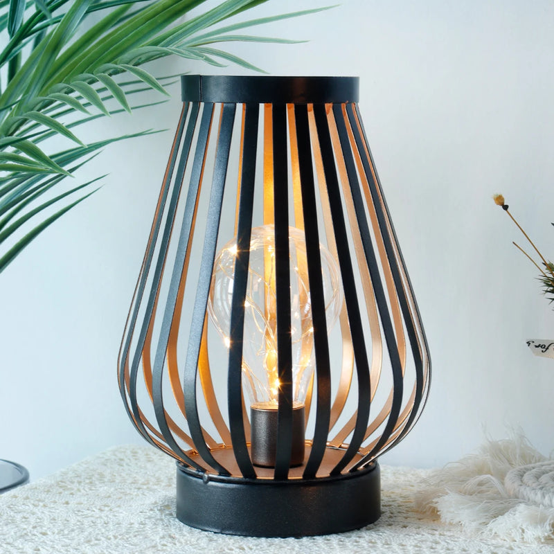 LumiCage LED Laterne | Retro Metall-Kerzenhalter | Warmweißes Stimmungslicht | Batteriebetrieben