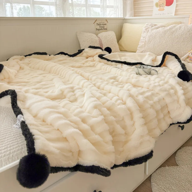 Lapinora Winterdecke | Winterdecke Jacquard | Hasenfell-Optik mit Bommel | Dick & Weich | Für Sofa, Büro & Schlafzimme