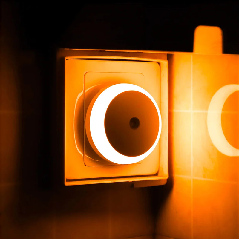 NOXORA LED-Nachtlicht | Dämmerungssensor & Automatische Dimmung | Steckdosenlicht | Warmweiß
