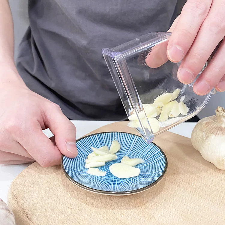 GARLICO Knoblauchpresse Handgerät | Manuelle Knoblauchreibe & Schäler | Edelstahl & ABS | Küchenhelfer für feines Zerkleinern