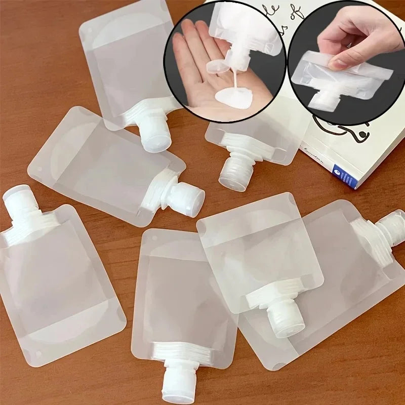 REISENTA Mini-Flaschenset | Kosmetik Reise-Set mit Aufbewahrungstasche | 5-teilig | PET-Flaschen 30–100ml