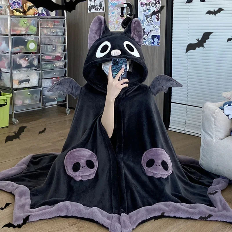 Fleece-Cape Kurochi | Kawaii Fledermaus Design | Kapuzen Poncho für Damen | Kuschelig & Warm