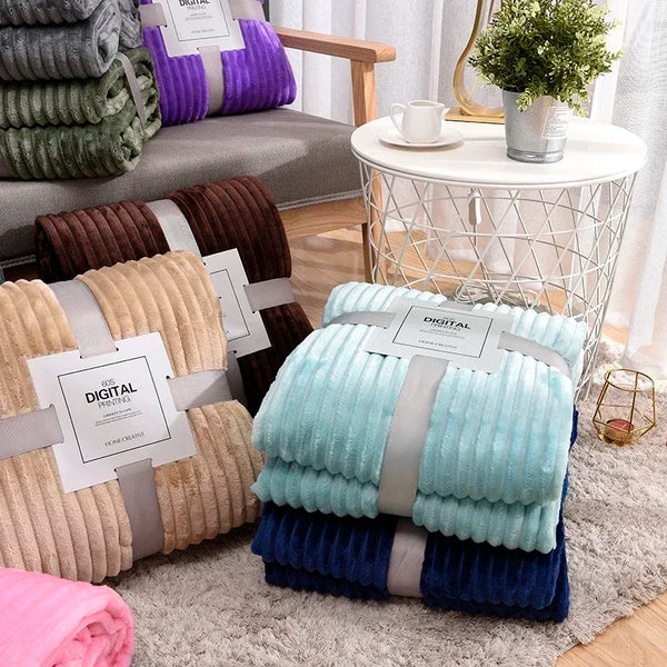 Flauschdecke SoftHaven | Gestreiftes Flanell | Extra Weich & Warm | Für Sofa, Bett & Reisen