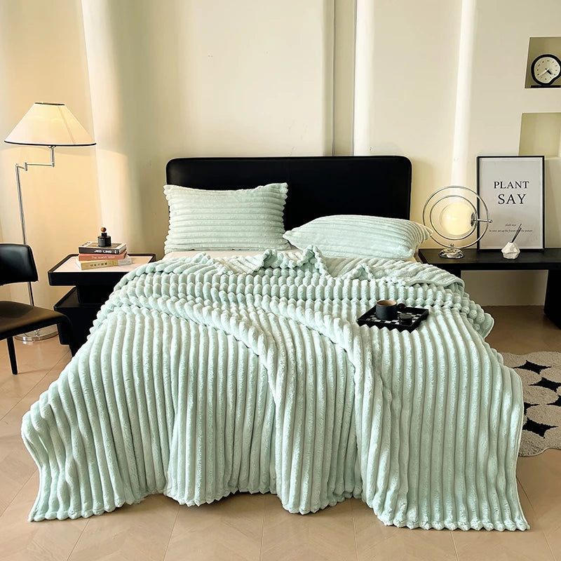 SpringLoom Kuscheldecke | Weiche Streifen-Decke für Sofa & Bett | Leicht & Warm für alle Jahreszeiten | Stilvolle Frühlingsdeko für Zuhause
