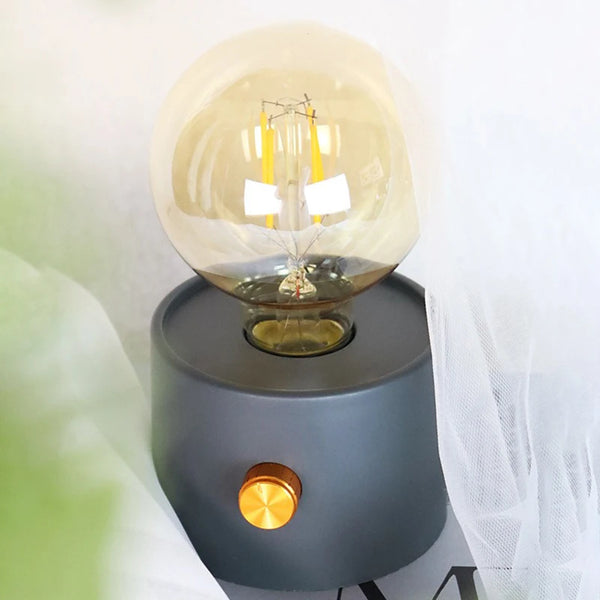 Glowvana LED Nachtlicht Retro-Glühbirne | Warmweißes Licht | Batteriebetrieben oder Wiederaufladbar | Für Kinderzimmer, Flur & Schreibtisch | 14,5 x 8,2 x 8,2 cm