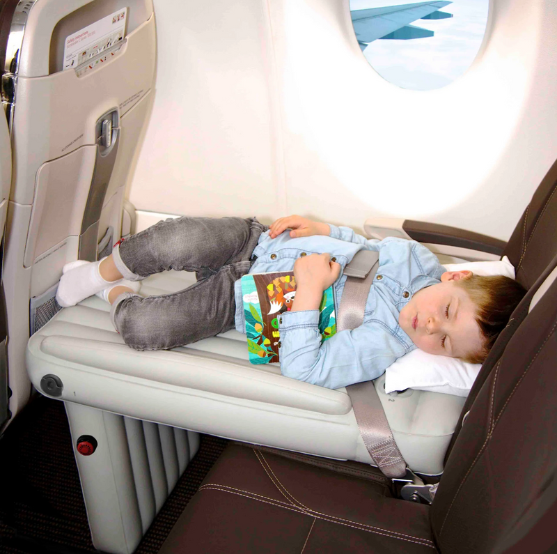 Aufblasbares Flugzeugbett SkyNap Junior | Für Kinder bis 5 Jahre | 90×45 cm | Mit Handpumpe | Komfortabel & Tragbar