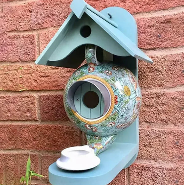 Nestoria Vogelhaus Teekanne | Handgefertigt & Wetterfest | Buntes Design | Ganzjahres-Unterschlupf für Vögel