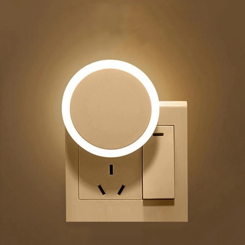Noctura LED Nachtlicht | Mit Lichtsensor | EU-Stecker | Warmweiß | 6,5 × 6,5 cm