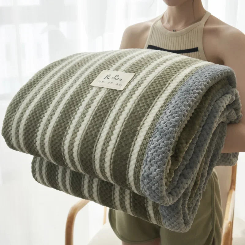 Chenilla | Strickdecke aus Chenille-Garn | Weich & Kuschelig | Handgestrickter Look