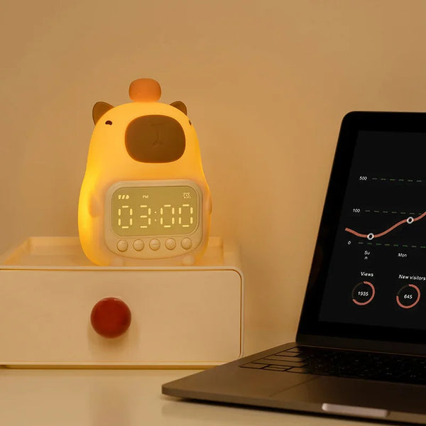 Wecker-Nachtlicht CappyGlow | Capybara-Design | USB-aufladbar 1200 mAh | Dual-Alarm & 30 Min. Auto-Off | Kinder & Schlafzimmer