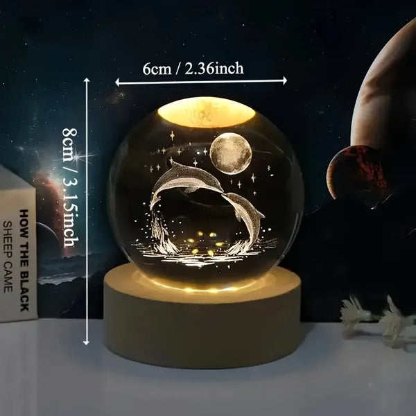Mariluna Kristallkugel Delfin | 3D-Lasergravur & LED-Sockel | Mond- & Meeresmotiv