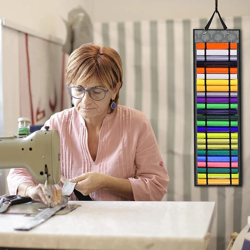 CraftRoll Keeper Vinyl-Rollenhalter mit 48 Fächern | Hängender Organizer für Bastelzimmer & Werkstatt | Platzsparende Aufbewahrung | 33 × 113 cm