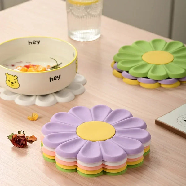 Silikon Untersetzer BlütenWärme | Hitzebeständig & Rutschfest | 15 cm | Blütenform Platzmatte für Tassen, Schüsseln & Töpfe