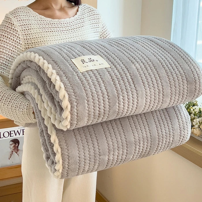 Wohndecke WarmHug | Flauschiges Flanell | Kariertes Design | Für Sofa & Bett | Vier Jahreszeiten