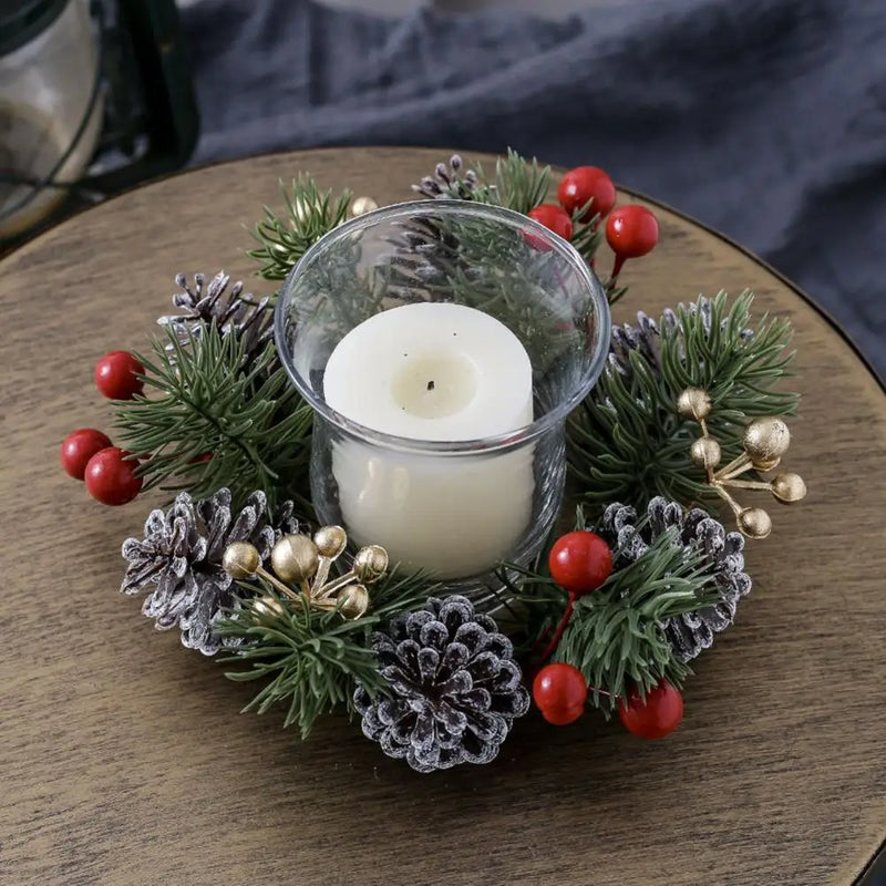 NordicPine Candle Ring | Weihnachts-Kerzenkranz mit Kiefernzapfen & Beeren | Rustikaler Tannennadelkranz | Festliche Tischdekoration