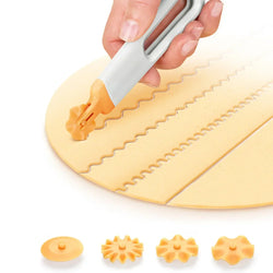 Bakelo Teigroller Schneider | Vielseitiger Kuchenteig-Schneider | 15,7 × 3,4 cm | Backhelfer aus Kunststoff