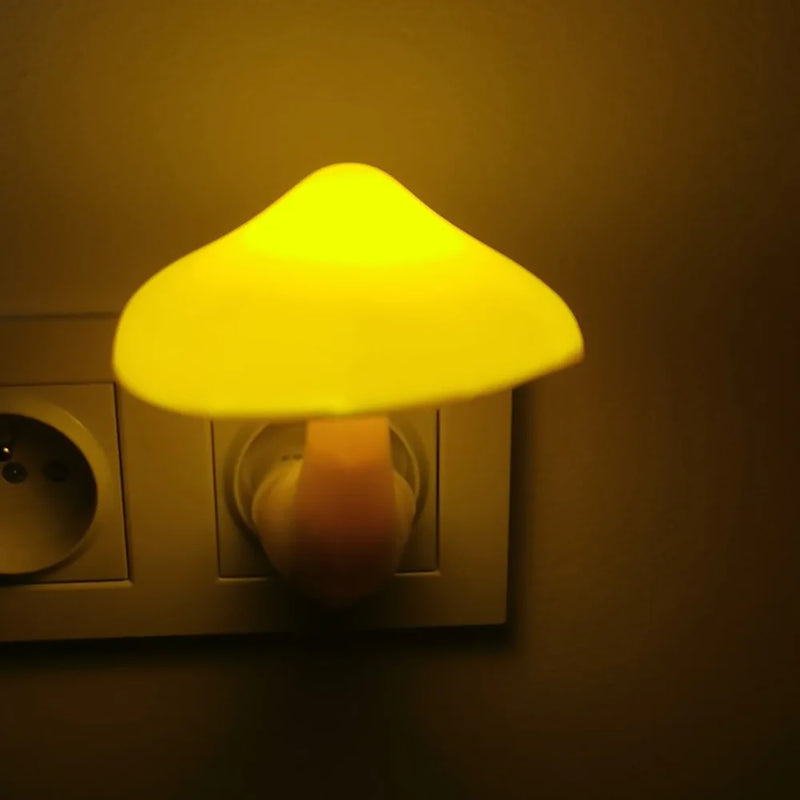 LED Nachtlicht Lumipilz | Mit Dämmerungssensor | Warmgelb & Energiesparend | 8×10 cm