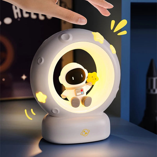 Cosmiboo Panda Astronaut Nachtlicht für Kinder | Weiches LED-Licht & Augenschutz | USB Aufladbar | Silikonlampe mit Akku