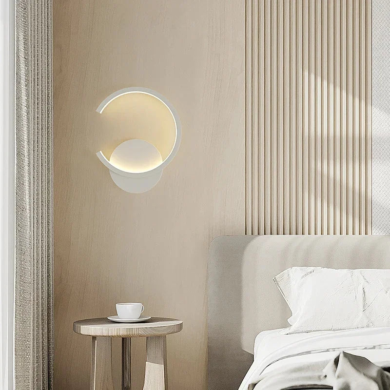 Lumavera Moderne LED Wandleuchte | C-förmiges Design | Minimalistische Innenbeleuchtung für Wohnzimmer, Schlafzimmer & Flur