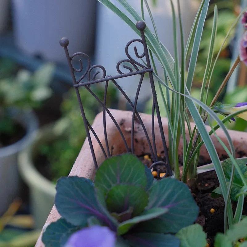 IronBloom | Retro Blumenhalter Schmiedeeisen | Antikes Zaun-Design | Balkon- & Gartendeko