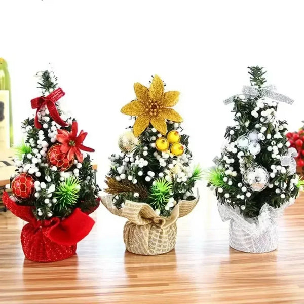 EverJoy | Mini Weihnachtsbaum Tischdekoration | Künstlicher Tannenbaum mit Stofffuß | 20 cm
