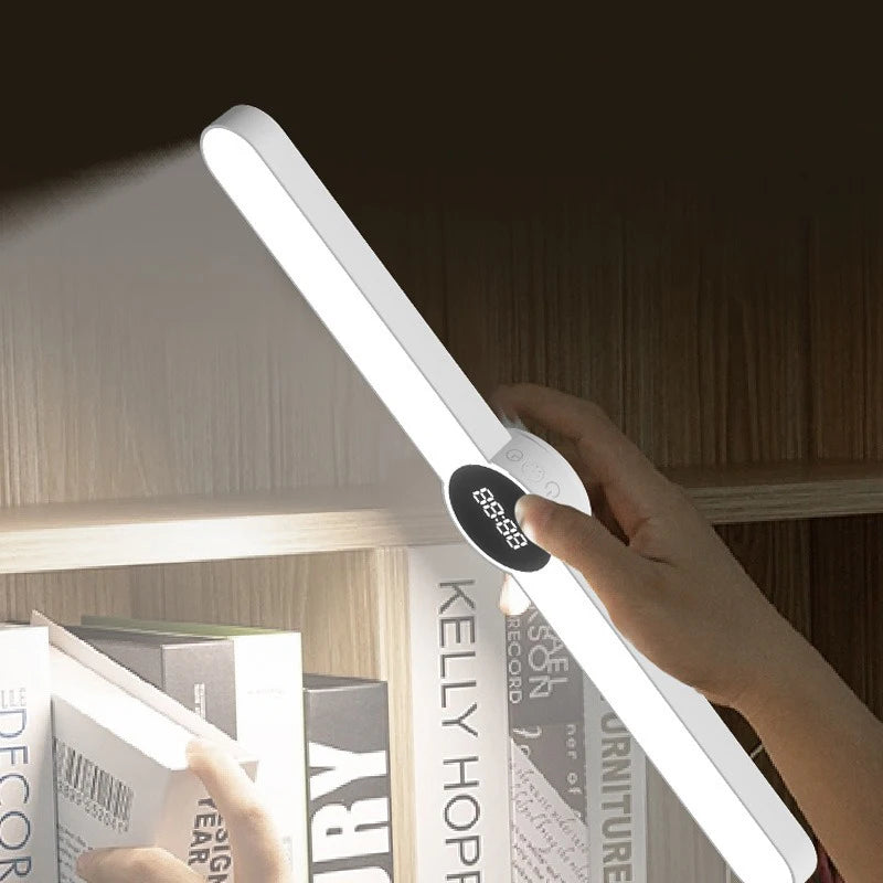 LED-Schreibtischlampe ClarioMag | Mit Uhr & Wecker | Magnetisch & USB-Aufladbar | Stufenlos dimmbar | 35 cm