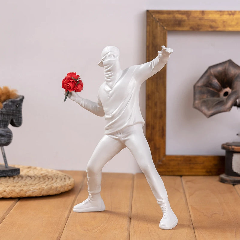Artivora Flower Rebel | Moderne Skulptur „Flower Thrower“ – Dekorative Figur für Wohnzimmer, Büro & Bücherregal