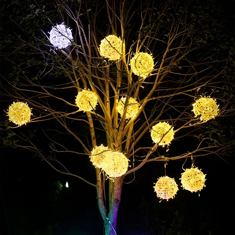 Lumora LED Kugellichterkette | Batteriebetrieben & Wetterfest IP65 | Für Innen & Außen | Ø 6 cm | Kunststoff
