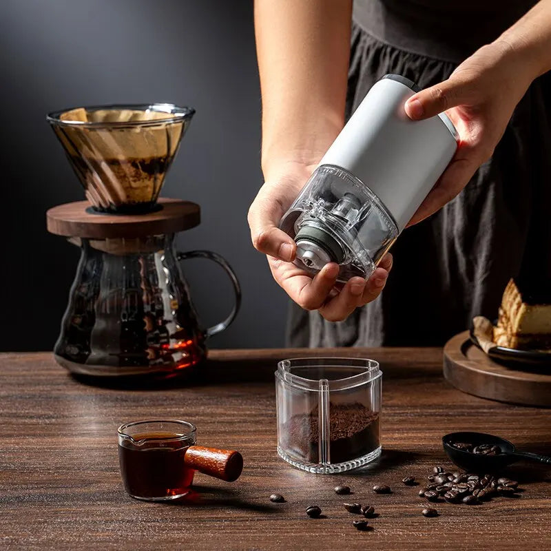 BeanMate Elektrische Kaffeemühle | Tragbar & USB-C aufladbar | Keramikmahlwerk | Frisch gemahlener Kaffee überall