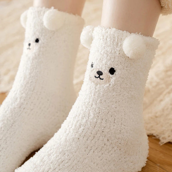 CosyPaws Damen Kuschelsocken | Flauschig & Warm | 3D Bären-Design | Weiche Haussocken im Japanisch-Koreanischen Stil