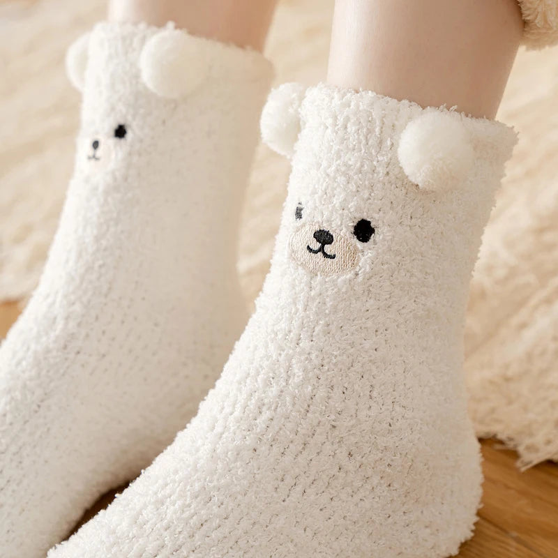 CosyPaws Damen Kuschelsocken | Flauschig & Warm | 3D Bären-Design | Weiche Haussocken im Japanisch-Koreanischen Stil