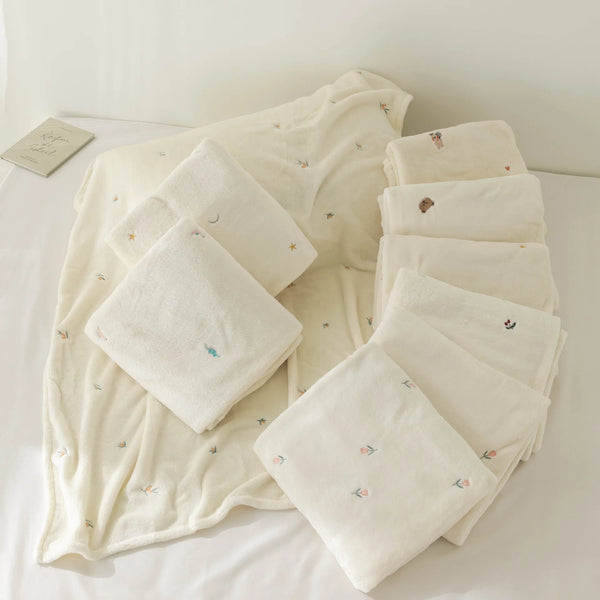 CuddleBear Babydecke | Weiches Fleece | Bestickt mit Bärchen | Kuschelig warm für Herbst & Winter