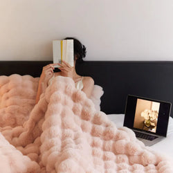 PlushNest - Plüschige, elegante, warme Kuscheldecke