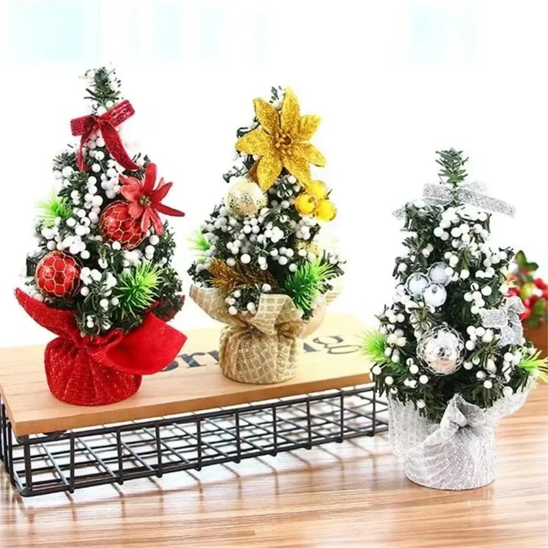 EverJoy | Mini Weihnachtsbaum Tischdekoration | Künstlicher Tannenbaum mit Stofffuß | 20 cm