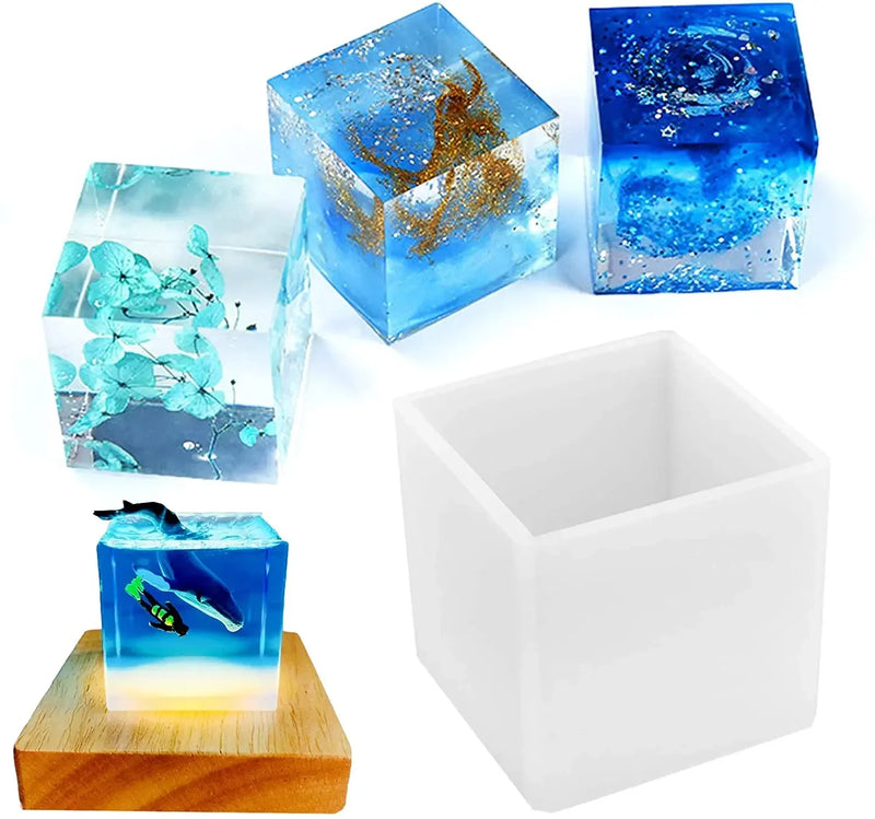 ResinCube Glow | Silikonform mit LED-Holzbasis | DIY Epoxidharz Lampe & Würfel-Dekor