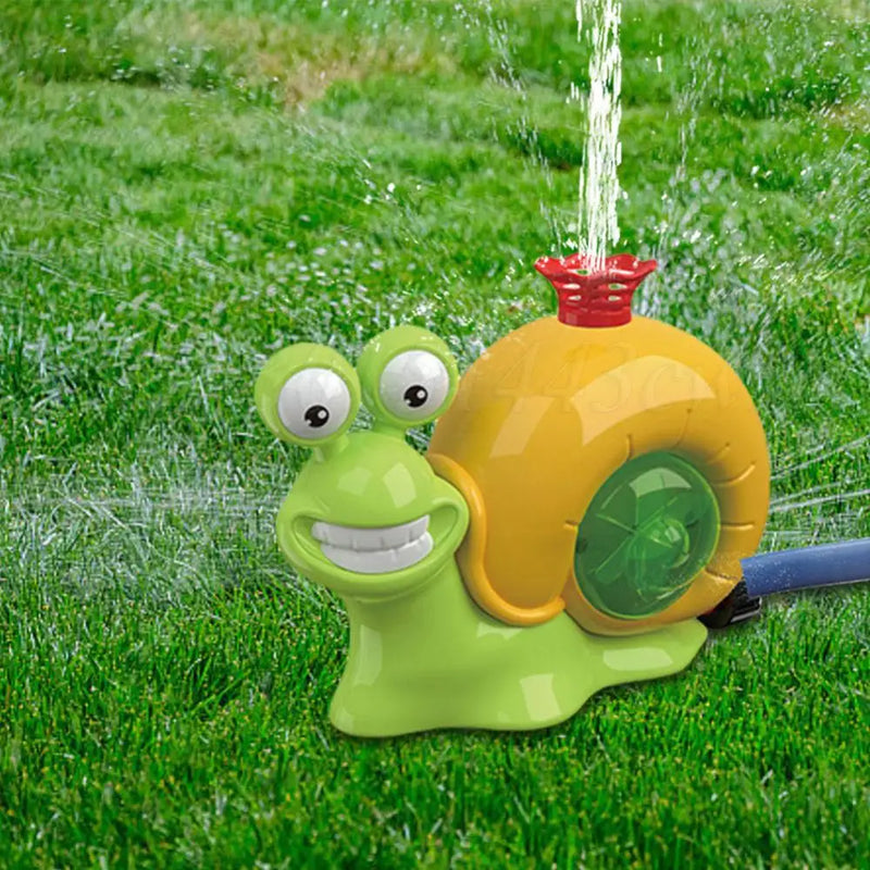 AquaSchnecki Wassersprinkler-Spielzeug | Lustige Gartenschnecke | Für Kinder ab 3 Jahren | Sommer-Spritzspaß im Garten & Pool