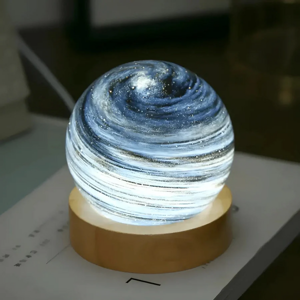 3D Planetenlampe StellaNova | Mit Holzsockel | Stimmungsvolles Nachtlicht | Ø 12 cm