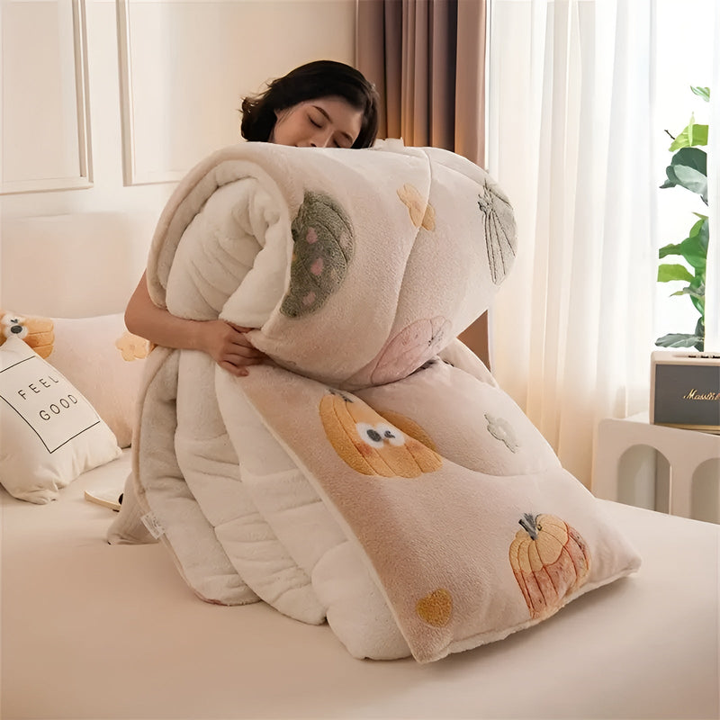 Kuscheldecke HyggeDream | Kürbis- & Schneeflockenmotiv | Doppellagig & Ultraweich | Perfekt für Herbst & Winter