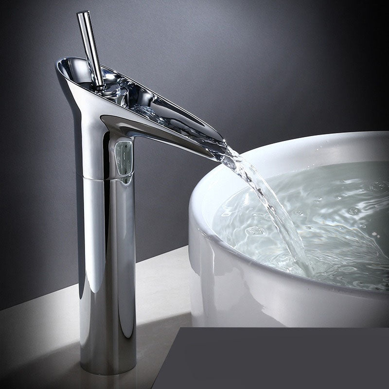 AquaVintura Antiker Wasserfall-Waschtischhahn | Messingarmatur mit Einhandmischer | Warm- & Kaltwasser | Bronzeoptik
