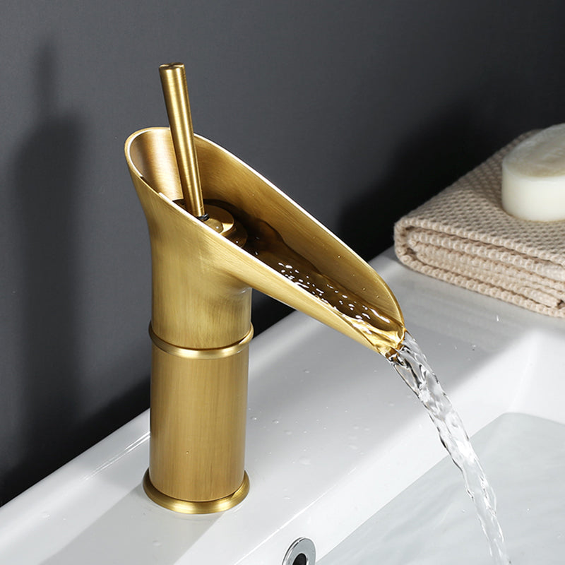 AquaVintura Antiker Wasserfall-Waschtischhahn | Messingarmatur mit Einhandmischer | Warm- & Kaltwasser | Bronzeoptik