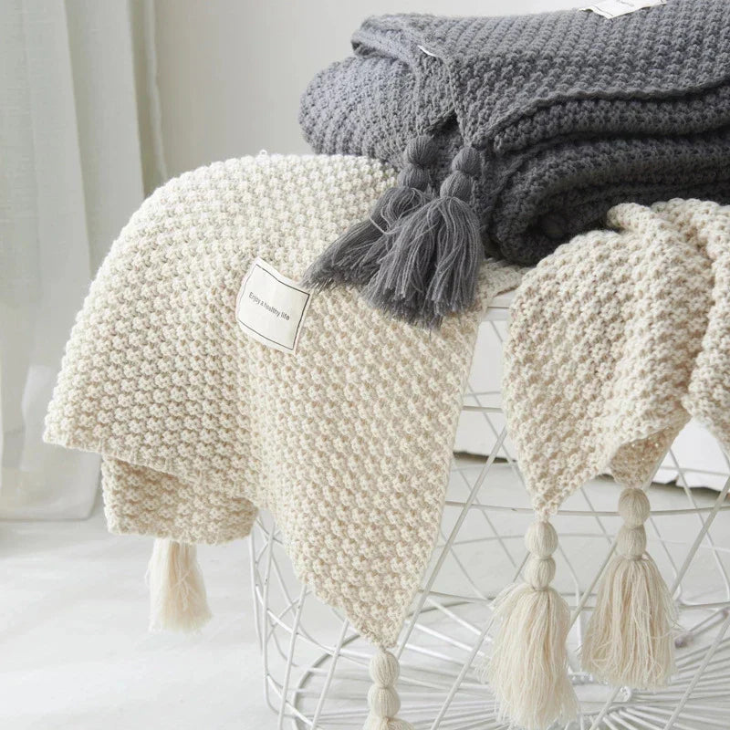 Wolldecke ArcticHaven | Skandinavisches Design mit Quasten & Kugeln | Warm & Stilvoll