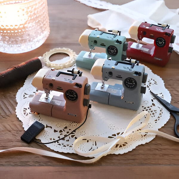 StitchCharm – Kompakte Nähmaschinen voller Magie und Präzision!