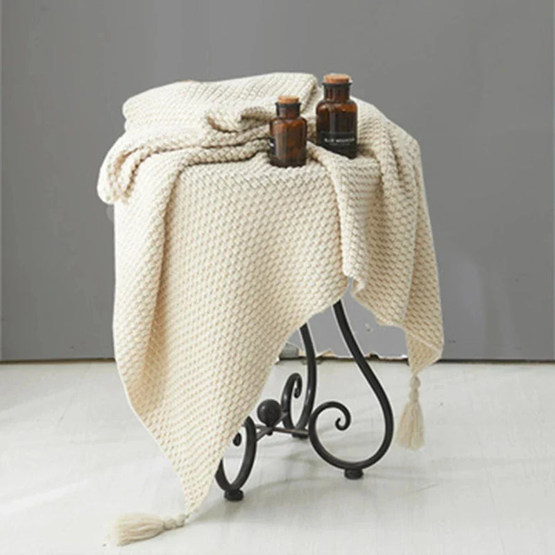 Wolldecke ArcticHaven | Skandinavisches Design mit Quasten & Kugeln | Warm & Stilvoll