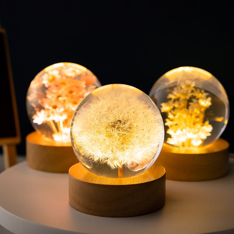 Floralis Kristallkugel-Lampe | 3D-Blütendesign | Löwenzahn & Gänseblümchen | USB-Holzsockel