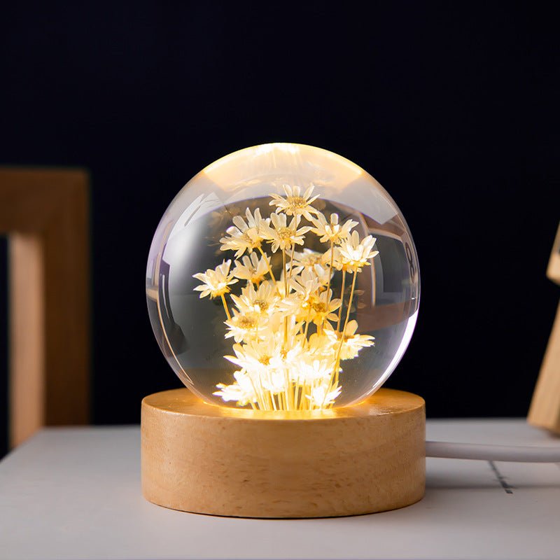 Floralis Kristallkugel-Lampe | 3D-Blütendesign | Löwenzahn & Gänseblümchen | USB-Holzsockel
