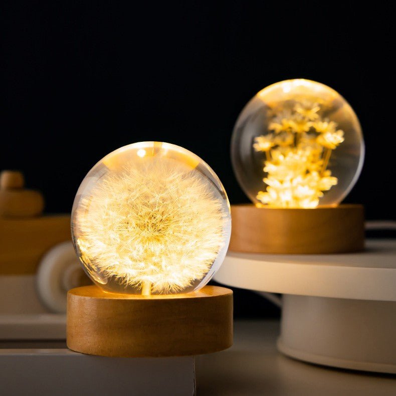 Floralis Kristallkugel-Lampe | 3D-Blütendesign | Löwenzahn & Gänseblümchen | USB-Holzsockel