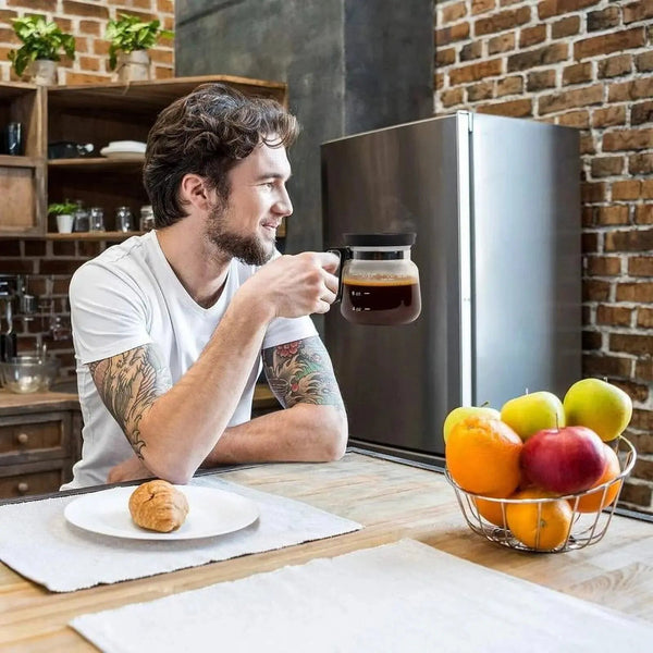 BrewMate – Stilvoller Glasbecher mit Kaffeekannen-Design