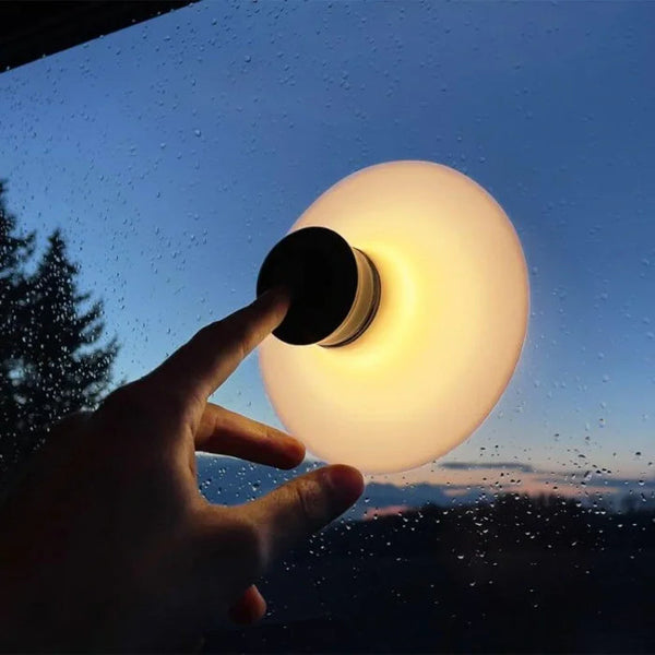 Tragbare LED-Lampe CLINGO | Mit Saugnapf & USB-Aufladung | Stufenlos dimmbar | 12 cm Ø